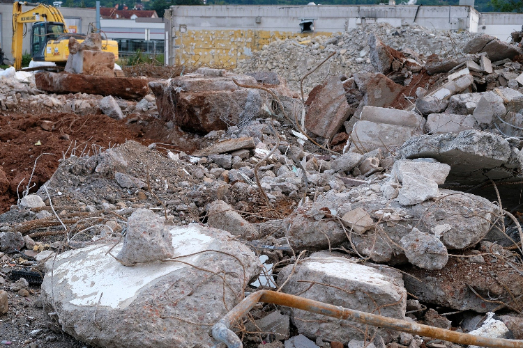 В Тропарево-Никулине демонтировали незаконную постройку