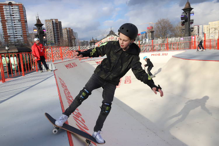 Покажи гуди. Скейт-парк, Москва, улица Заречье. Скейт парк на Матвеевской. Скейт парк Сходненская.