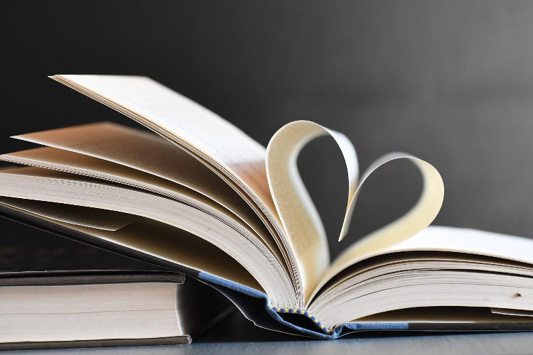 Узнать о новинках мая. Библиотека № 214 устроила «Книжную распаковку»