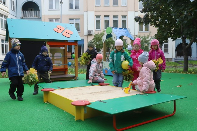 Малышам на радость. Как благоустроили территорию детсада на улице Дунаевского