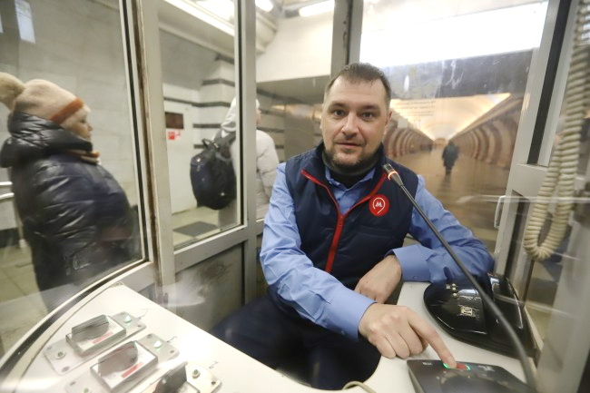 Есть такая работа. Чем занимается машинист эскалатора в метро