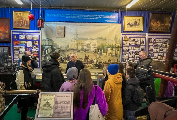 Диалог налажен. Сотрудники МЧС и ГИБДД встретились с московскими школьниками