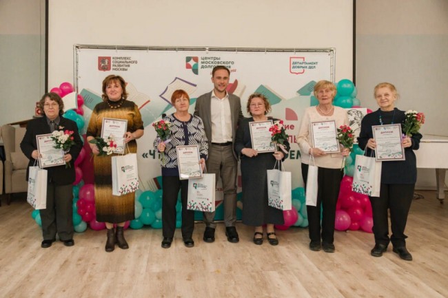 Собрать любителей литературы. Жители ЗАО приняли участие в городском поэтическом фестивале для старшего поколения