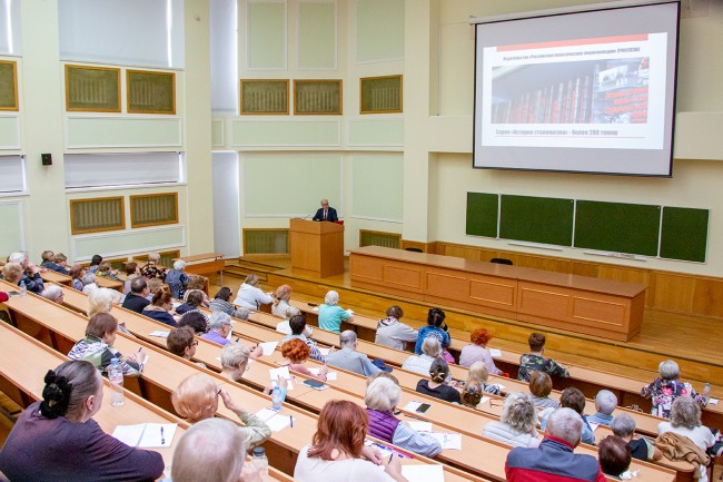 МГУ - для участников «Московского долголетия». Жители ЗАО изучают историю в одном из лучших вузов страны