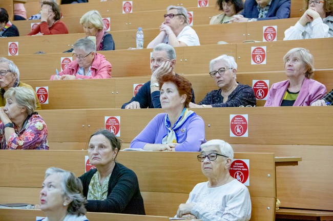 Курс по искусству. Какие программы открыты для участников «Московского долголетия» на философском факультете МГУ