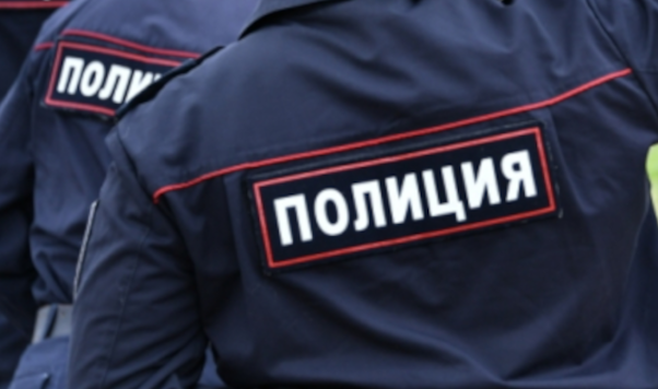 Спасшему пенсионерку от мошенников курьеру в Крылатском вручили грамоту