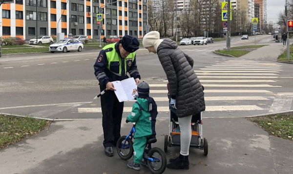 На Ельнинской улице провели просветительскую акцию «Безопасный переход»