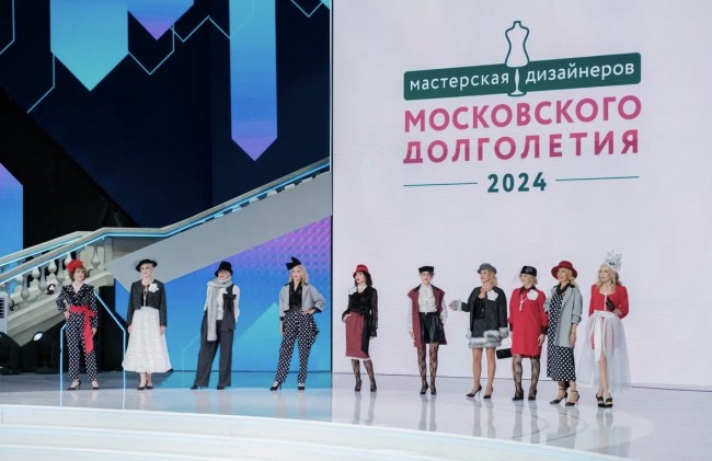 Пять коллекций в тандеме с известными дизайнерами. В Гостином дворе прошёл модный показ москвичей серебряного возраста