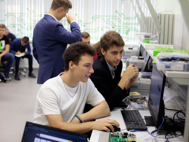 Получить практический опыт и собрать первое портфолио. Детский технопарк «Альтаир» РТУ МИРЭА стал одной из площадок лаборатории VK Education