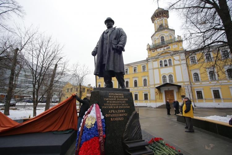 Русский Шерлок Холмс. В столице открыли памятник легендарному начальнику Московский сыскной полиции