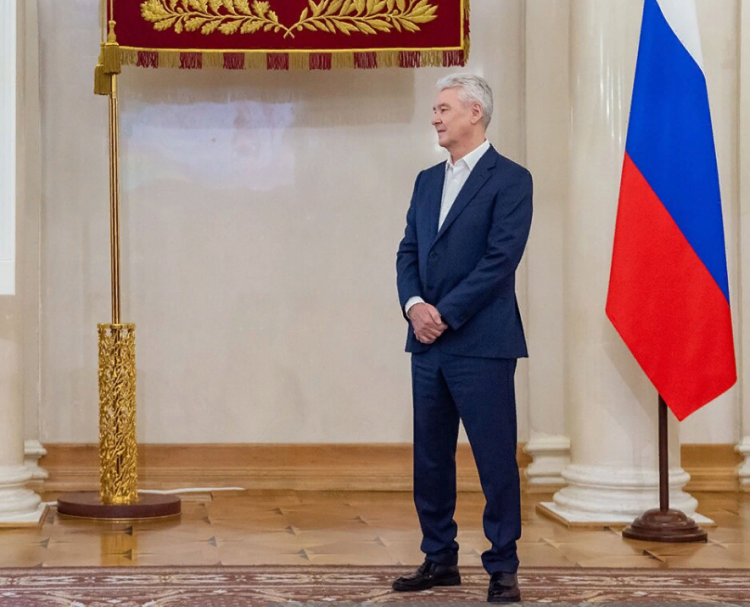 Собянин наградил лауреатов Московской городской премии «Крылья аиста»