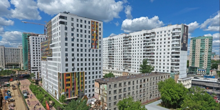 Среди вакцинированных от COVID-19 москвичей разыграли ещё две квартиры