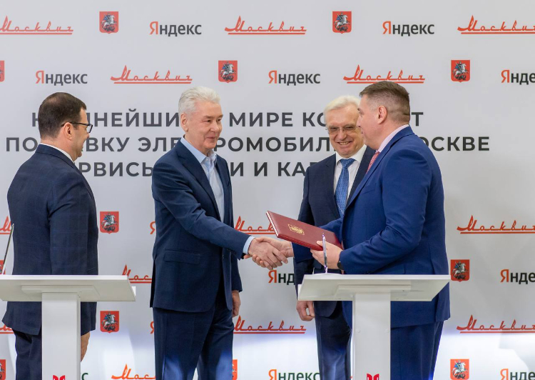 Собянин объявил о поставке 2 тыс электромобилей «Москвич 3е» для такси и каршеринга