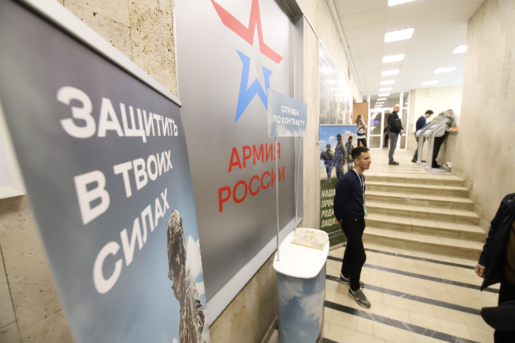 Роман Бабаян назвал яркой рекламно-информационную кампанию контрактной службы в Москве