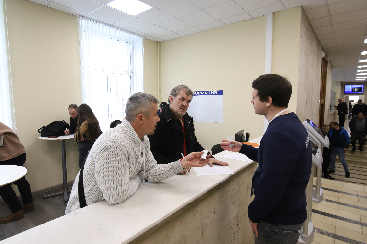 Заслуженная артистка РФ Ирина Апексимова посетила столичный пункт отбора на военную службу по контракту