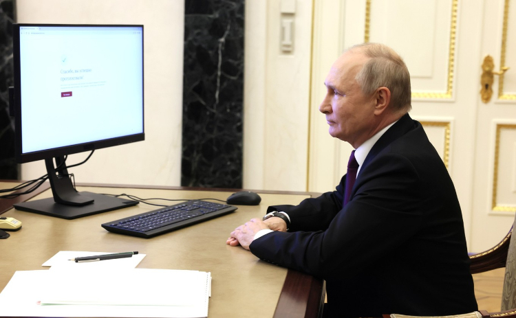 Путин проголосовал онлайн на выборах мэра Москвы