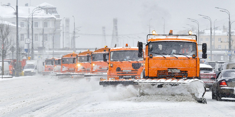 Собянин: Еще более 10 тыс коммунальщиков выйдут на уборку улиц Москвы