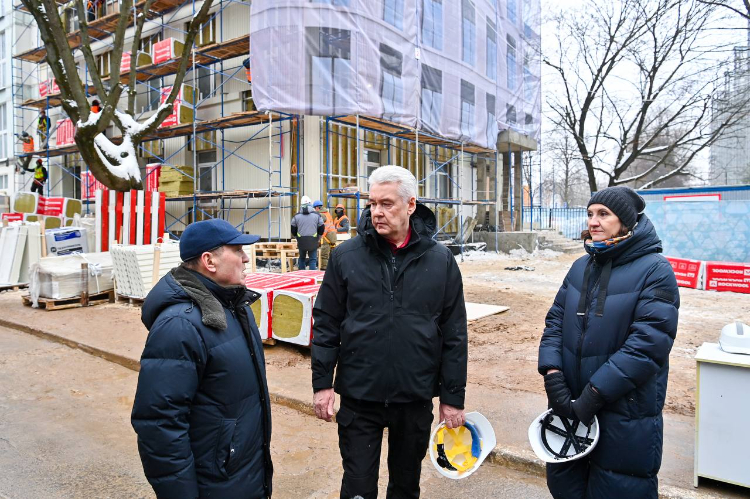 Собянин: В Москве до конца года планируется открыть 100 реконструированных поликлиник