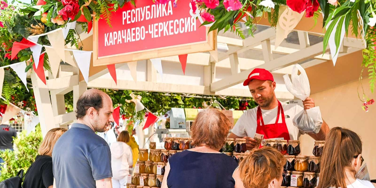 Как участники сезонных фестивалей Москвы помогают бойцам СВО