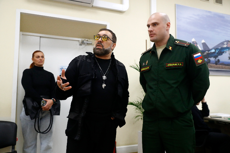 Певец Ян Марти посетил Единый пункт отбора на военную службу по контракту