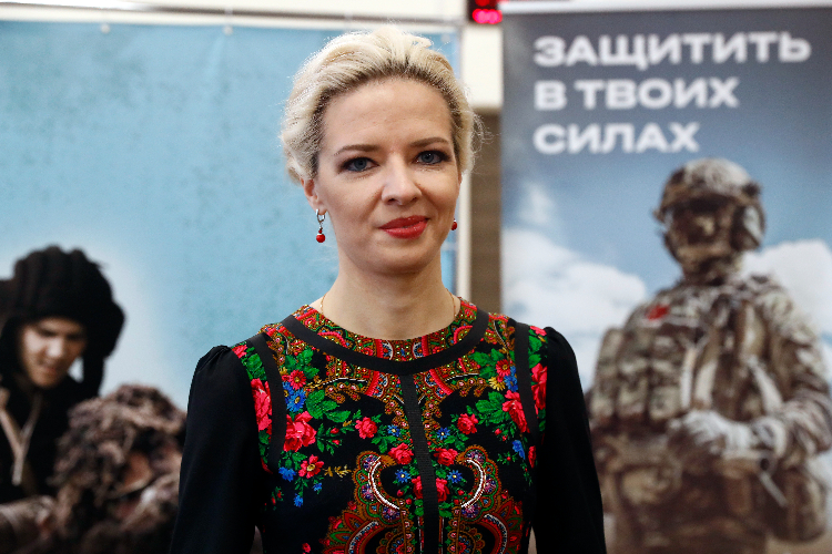 Певица Елена Любарец посетила Единый пункт отбора на военную службу по контракту