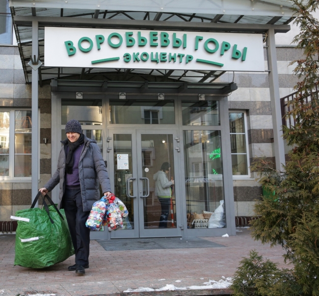 Более 15 мешков пластика собрали экоактивисты на акции Мосприроды