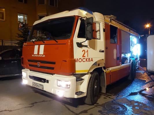 В районе Филёвский Парк пожарные спасли двух человек