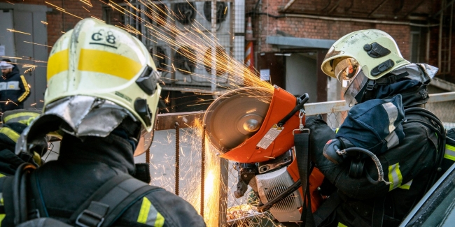 Пожарные и спасатели Москвы в феврале спасли 76 человек