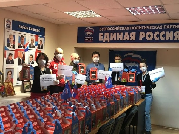 Жителям района Кунцево подарили куличи в преддверии Пасхи