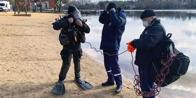 Водолазы МГПСС завершили обследование дна на Мещерском пруду