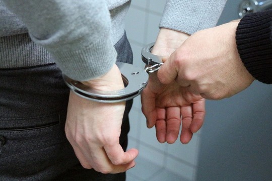 Оперативники ЗАО задержали подозреваемого в краже в особо крупном размере