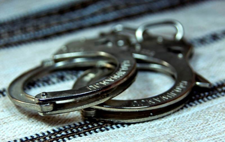 В ЗАО сотрудники полиции задержали подозреваемого в незаконном хранении оружия