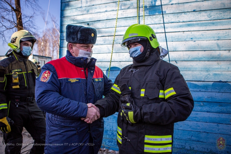 Воспитанник московского детского дома побывал в гостях у спасателей