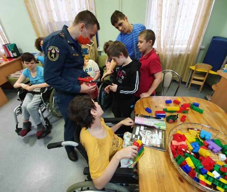 Инспектора ЗАО навестили особенных детей из центра содействия семейному воспитанию «Кунцевский»
