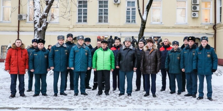 Трое сотрудников Московской городской поисково-спасательной службы на водных объектах награждены медалями МЧС