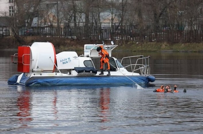 На Москве-реке спасена тонувшая женщина