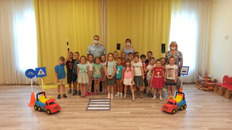 В детских садах Западного округа столицы изучают ПДД