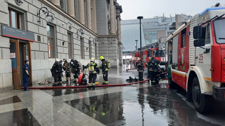 Огнеборцы Западного округа ликвидировали пожар на Киевском вокзале