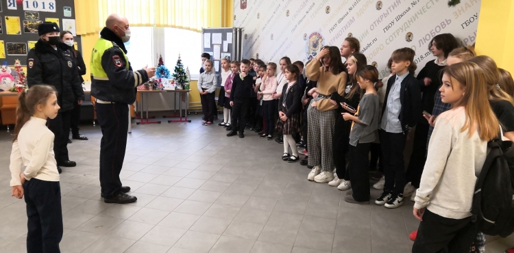 Сотрудники Госавтоинспекции совместно с инспекторами по делам несовершеннолетних провели  «Урок безопасности»