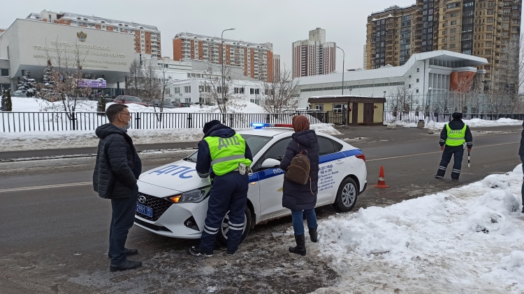 Сотрудники Госавтоинспекции по ЗАО приняли участие в профилактическом мероприятии «Пешеходный переход»