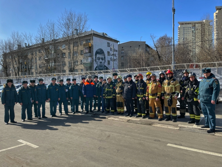 Огнеборцы ЗАО провели пожарно-тактическое учение на объекте батальона ДПС ГИБДД ГУ МВД РФ