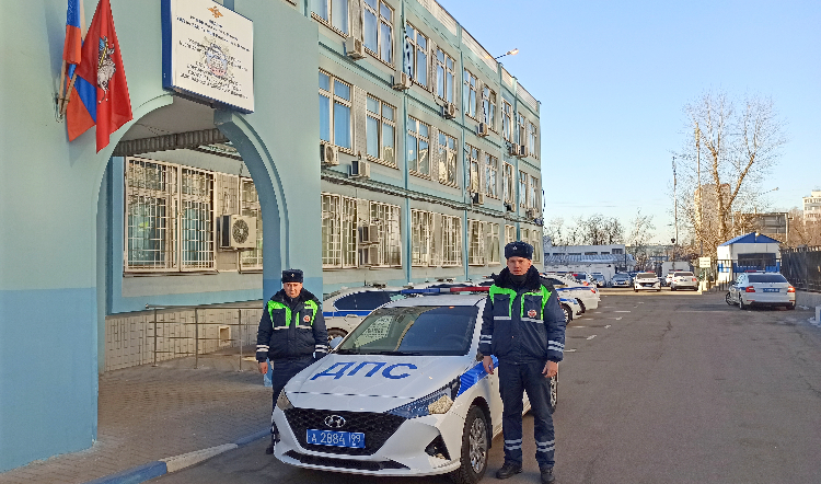 Сотрудники Госавтоинспекции вернули матери потерявшегося 12-летнего сына