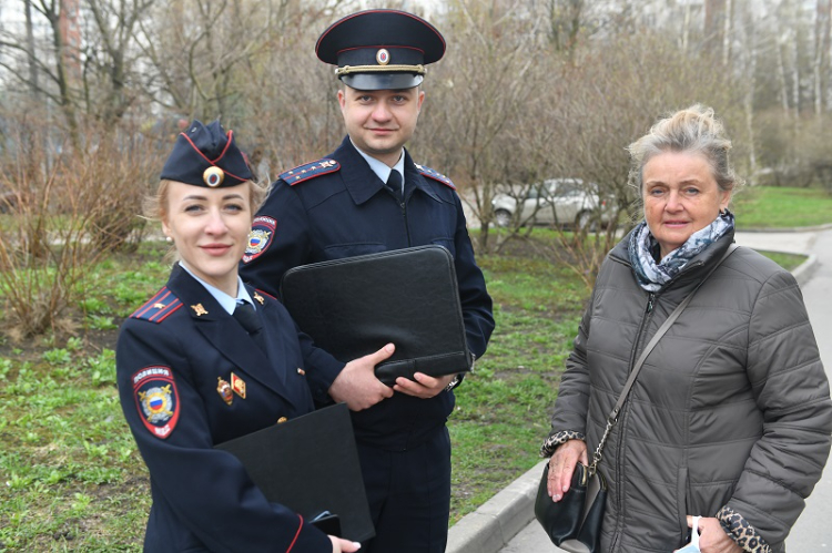 Член ОС при УВД по ЗАО и полицейские в предпраздничные весенние дни провели профилактические мероприятия