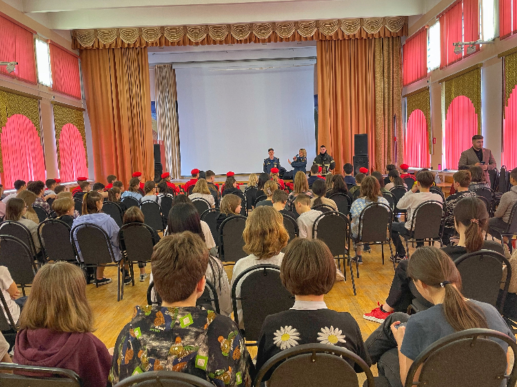 Наша служба и опасна, и трудна…