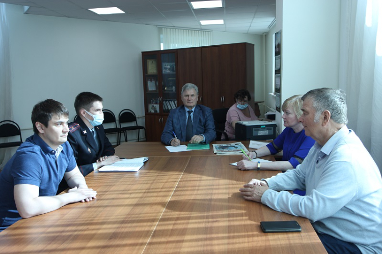 ОС при УВД по ЗАО совместно с Советом ветеранов и сотрудниками полиции собрались за «круглым столом»