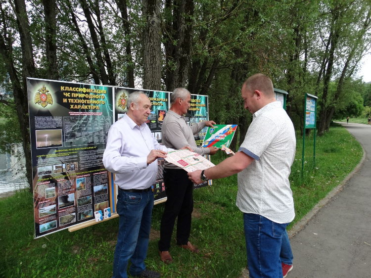 Мобильные учебно-консультационные пункты развернули на водоемах Западного округа