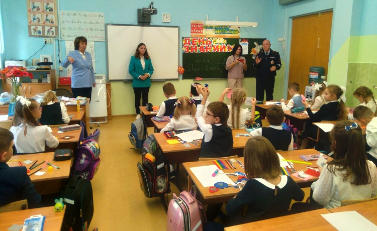 Сотрудники ГИБДД УВД по ЗАО приняли участие в акции «Дорога в школу»