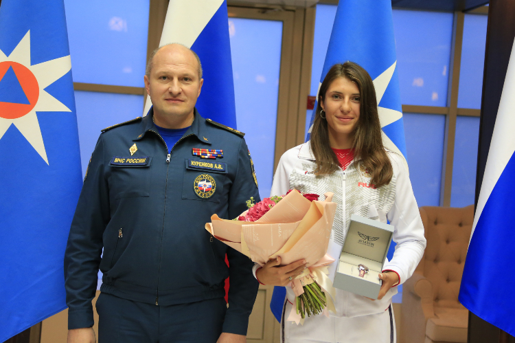 Глава МЧС России встретился с победителями Чемпионата мира по пожарно-спасательному спорту
