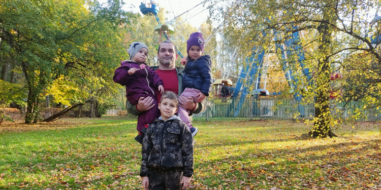 Учат детей и учатся у них