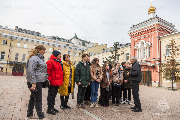 Участники Открытого фестиваля  кадетских классов посетили столичное управление МЧС России